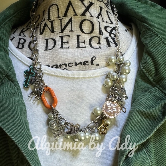 Chunky chains layered pearls charms necklace - Picture 1 of 6